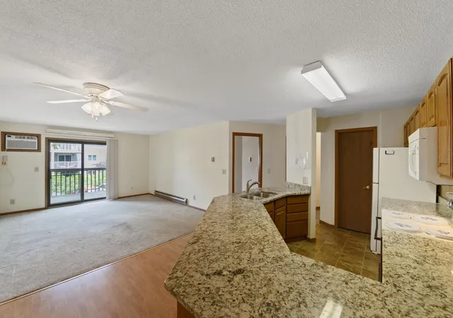 Listing Photo 5 - Condo for sale in building located at 930 Lyn Wy, Hastings, MN 55033 - Unit #203