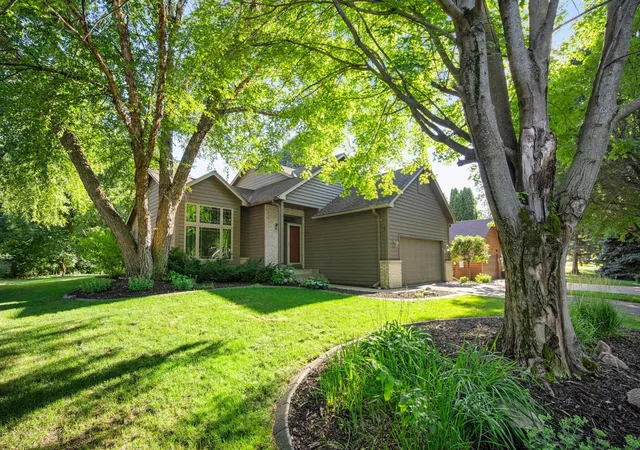 Photo 1 of Sale Pending at 960 Wildflower Ct, Saint Paul, MN 55123 | MLS# 7111393 | Listing updated on 2026-08-30