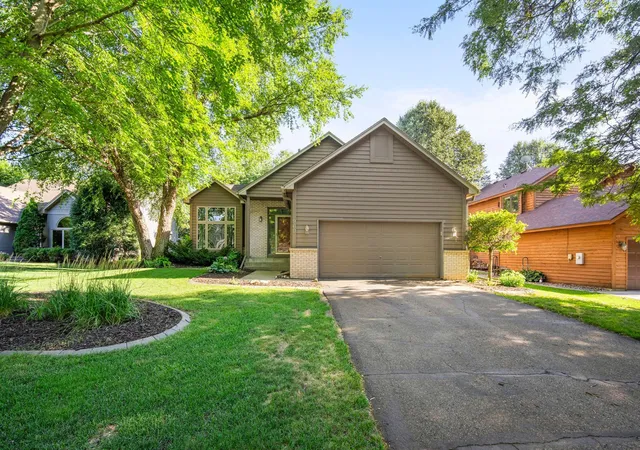 Photo 2 of Sale Pending at 960 Wildflower Ct, Saint Paul, MN 55123 | MLS# 7111393 | Listing updated on 2026-08-30