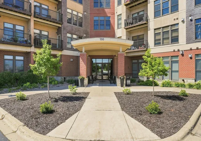 Listing Photo 2 - Condo for sale in building located at 150 E Travelers Trl, Burnsville, MN 55337 - Unit #323