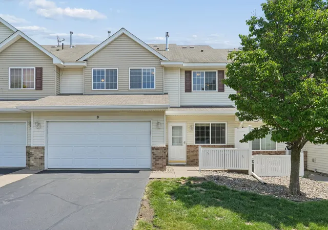 2nd image of 3560 Sterling Heights Dr #B, River Falls, WI 54022 | MLS# 7111407
