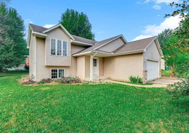 1st image of 8181 Ravenrock Rd, Rockford, MN 55373 | MLS# 7111412
