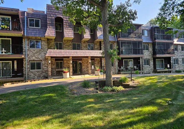 Photo 1 of Condo for sale at 260 Westview Dr #303, Saint Paul, MN 55118 | MLS# 7111421 | Listing updated on 2026-09-08