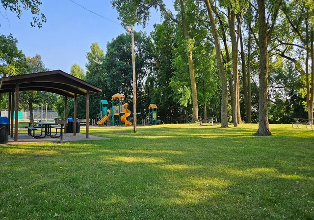 Listing Photo 2 - Condo for sale in building located at 260 Westview Dr, West St. Paul, MN 55118 - Unit #303