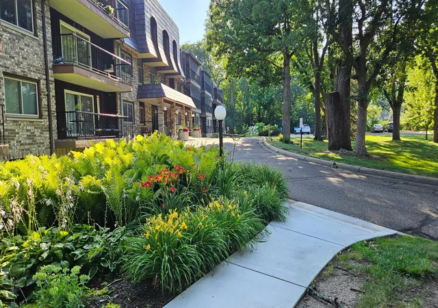 Photo 2 of Condo for sale at 260 Westview Dr #303, Saint Paul, MN 55118 | MLS# 7111421 | Listing updated on 2026-09-08