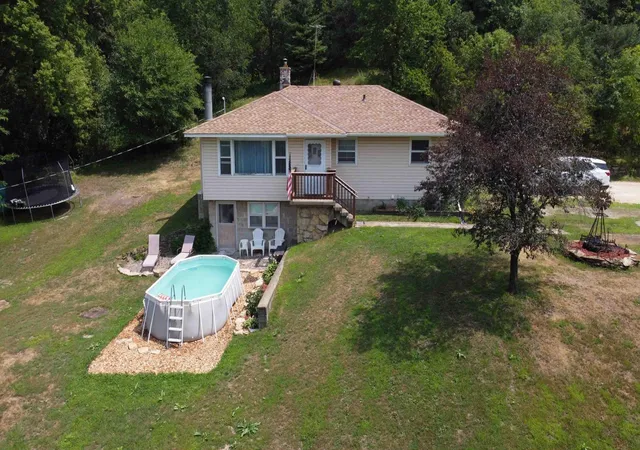 2nd image of 30410 Oak Ln, Cannon Falls, MN 55009 | MLS# 7111423