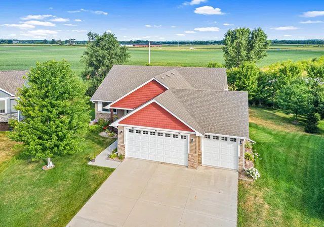 Photo 1 of Single family home for sale at 914 Prestwick Dr, Belle Plaine, MN 56011 | MLS# 7111444 | Listing updated on 2026-09-22