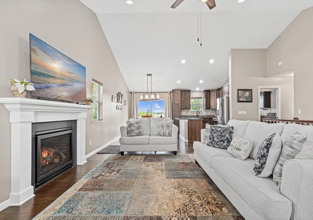 Photo 3 of Single family home for sale at 914 Prestwick Dr, Belle Plaine, MN 56011 | MLS# 7111444 | Listing updated on 2026-09-22
