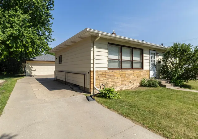 Photo 2 of Single family home for sale at 1618 17th Street S, Fargo, ND 58103 | MLS# 7111451 | Listing updated on 2026-08-30