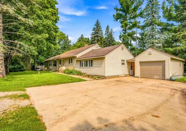 3rd image of 1256 Rice St, Braham, MN 55006 | MLS# 7111475