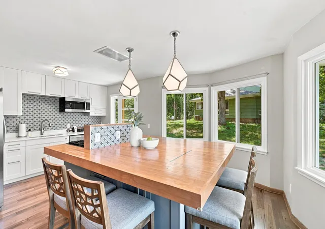 2nd image of 725 Birchwood Ave, Saint Paul, MN 55110 | MLS# 7111530