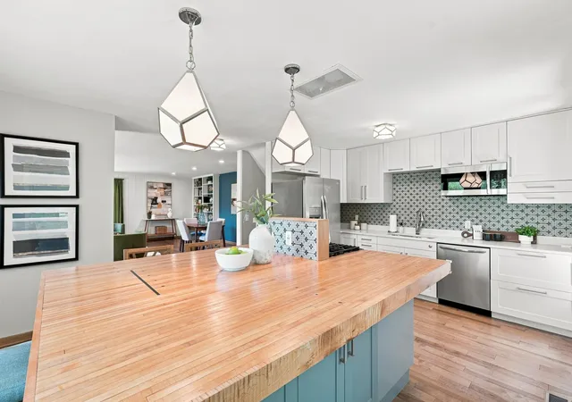 3rd image of 725 Birchwood Ave, Saint Paul, MN 55110 | MLS# 7111530