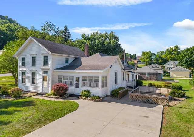Photo 2 of Single family home for sale at 107 W Rushford Ave, Rushford, MN 55971 | MLS# 7111551 | Listing updated on 2026-07-18