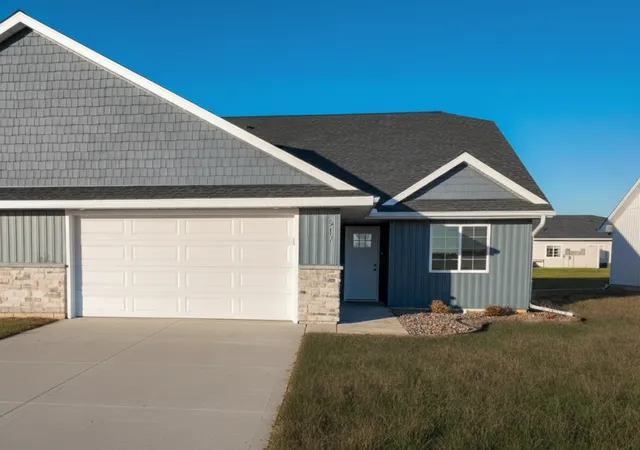 1st image of 720 South Division St, Roberts, WI 54023 | MLS# 7111562