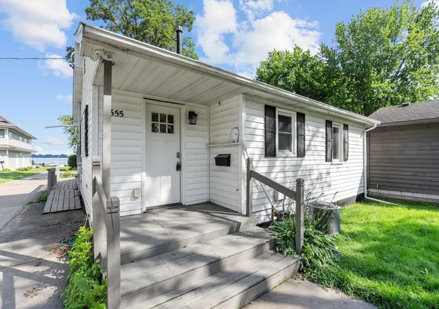 2nd image of 555 N Shore Dr, Forest Lake, MN 55025 | MLS# 7111571