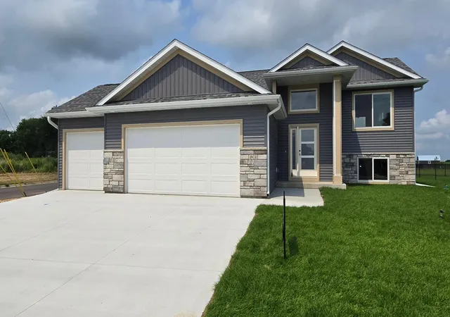 Photo 1 of Single family home for sale at 1801 12th Avenue Ne, Austin, MN 55912 | MLS# 7111580 | Listing updated on 2026-08-10