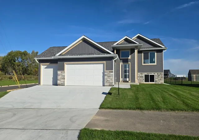 Photo 1 of Single family home for sale at 1801 12th Avenue Ne, Austin, MN 55912 | MLS# 7111580 | Listing updated on 2026-10-06