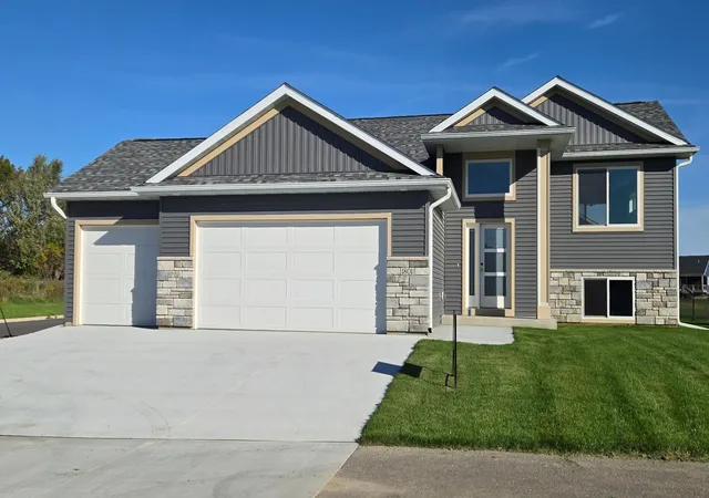 Photo 2 of Single family home for sale at 1801 12th Avenue Ne, Austin, MN 55912 | MLS# 7111580 | Listing updated on 2026-10-06