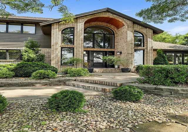 Photo 3 of Sale Pending at 1701 Casselberry Rd, Saint Cloud, MN 56303 | MLS# 7111594 | Listing updated on 2026-09-22