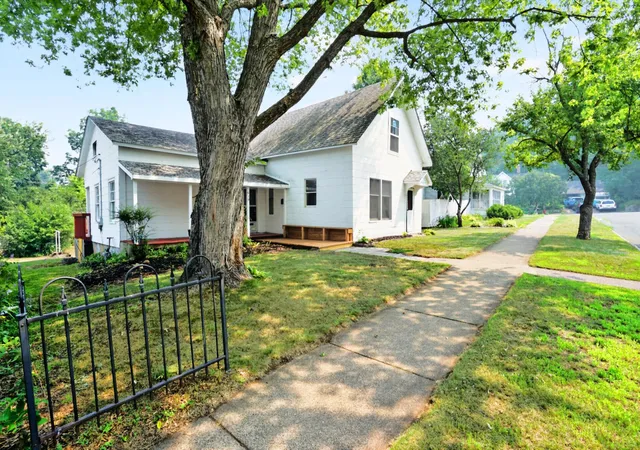 1st image of 619 Locust St, Hudson, WI 54016 | MLS# 7111647
