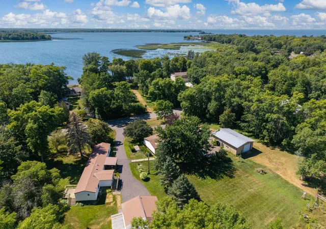 Photo 3 of Single family home for sale at 910 Lake Shore Blvd, Wahkon, MN 56386 | MLS# 7111656 | Listing updated on 2026-10-10