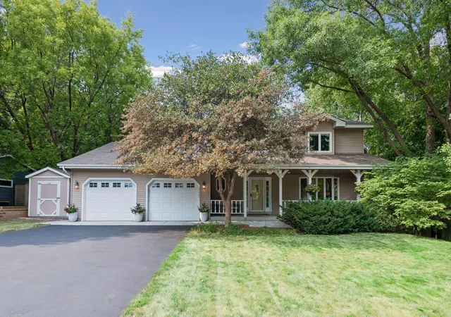 2nd image of 15385 Morraine Wy, Eden Prairie, MN 55347 | MLS# 7111727