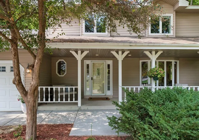 3rd image of 15385 Morraine Wy, Eden Prairie, MN 55347 | MLS# 7111727