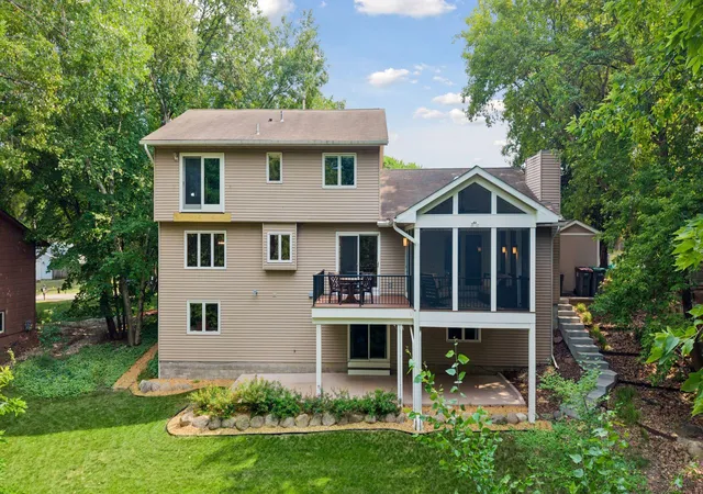 5th image of 15385 Morraine Wy, Eden Prairie, MN 55347 | MLS# 7111727