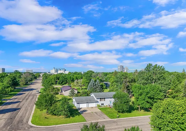 2nd image of 380 7th St Ne, Perham, MN 56573 | MLS# 7111731