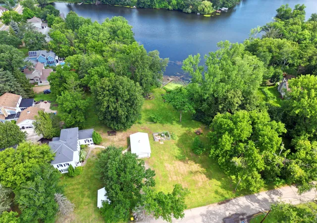 Photo 3 of Sale Pending at 209 2nd Avenue Se, New London, MN 56273 | MLS# 7111733 | Listing updated on 2026-10-06