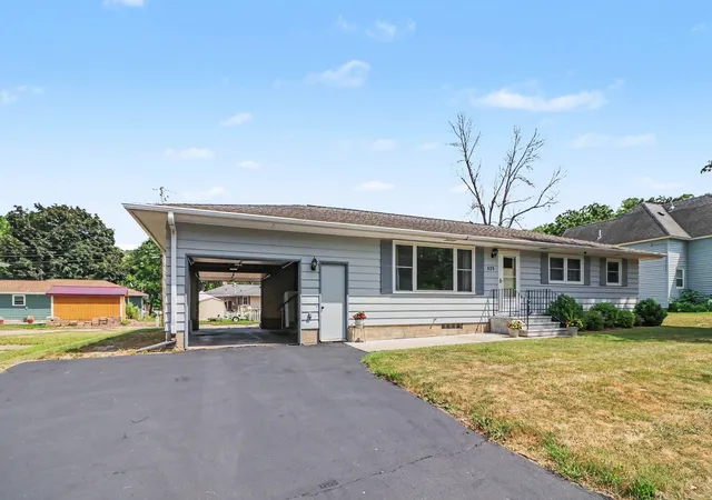 Photo 3 of Sale Pending at 525 21st Street, Red Wing, MN 55066 | MLS# 7111737 | Listing updated on 2026-08-13