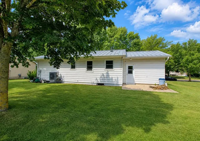 2nd image of 214 Terrace View Dr, Litchfield, MN 55355 | MLS# 7111742