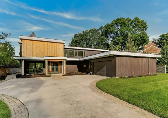 Photo 1 of Single family home for sale at 1061 Plummer Ln Sw, Rochester, MN 55902 | MLS# 7111748 | Listing updated on 2026-08-28