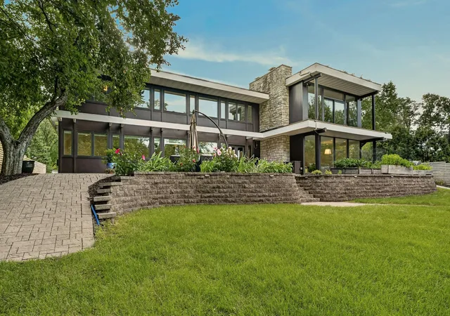 Photo 3 of Single family home for sale at 1061 Plummer Ln Sw, Rochester, MN 55902 | MLS# 7111748 | Listing updated on 2026-08-28