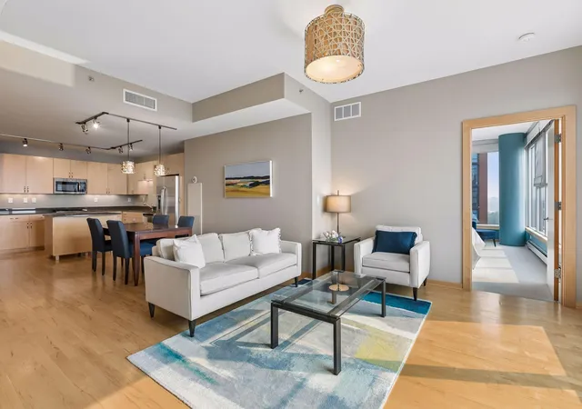 Listing Photo 4 - Condo for sale in building located at 215 10Th Ave S, Minneapolis, MN 55415 - Unit #637