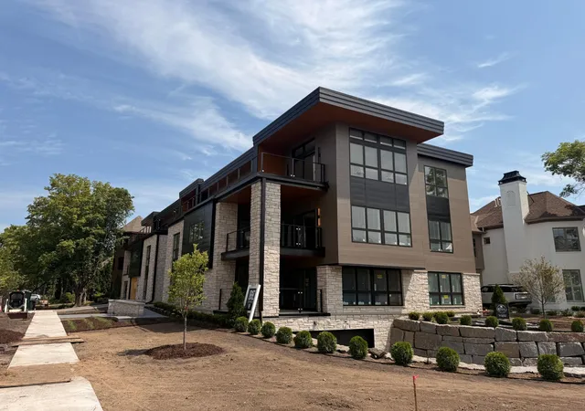 3rd image of 150 Broadway Ave S #2B, Wayzata, MN 55391 | MLS# 7111756