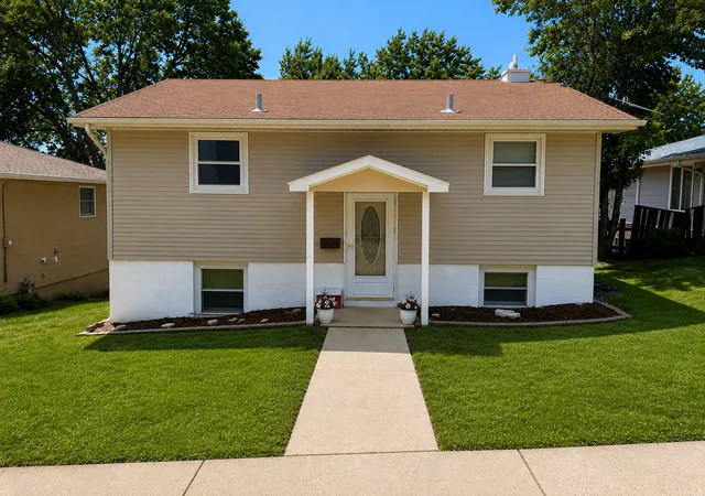 Photo 1 of Single family home for sale at 904 S State St, New Ulm, MN 56073 | MLS# 7111780 | Listing updated on 2026-08-24