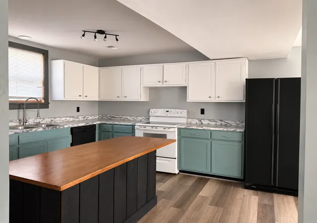 Photo 3 of Single family home for sale at 904 S State St, New Ulm, MN 56073 | MLS# 7111780 | Listing updated on 2026-08-24