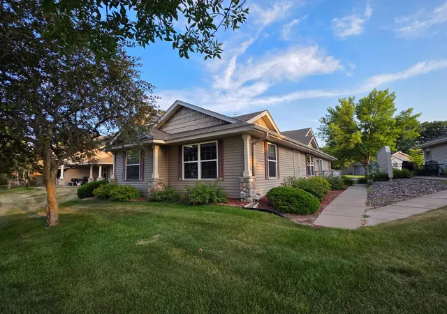 Photo 2 of Sale Pending at 827 Winsome Way Nw, Isanti, MN 55040 | MLS# 7111782 | Listing updated on 2026-08-19