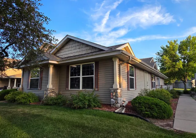 Photo 3 of Sale Pending at 827 Winsome Way Nw, Isanti, MN 55040 | MLS# 7111782 | Listing updated on 2026-08-19