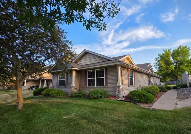 Photo 3 of Sale Pending at 827 Winsome Way NW, Isanti, MN 55040 | MLS# 7111782 | Listing updated on 2026-08-19