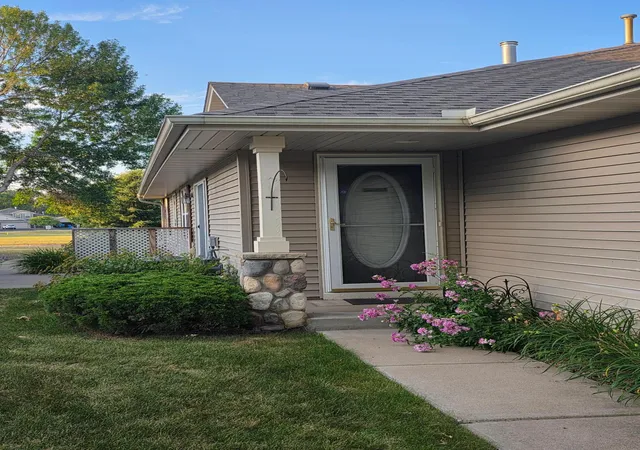 Photo 4 of Sale Pending at 827 Winsome Way NW, Isanti, MN 55040 | MLS# 7111782 | Listing updated on 2026-08-19