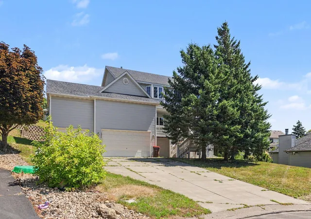 Photo 3 of Single family home for sale at 3006 Frank St, Saint Paul, MN 55109 | MLS# 7111803 | Listing updated on 2026-08-31