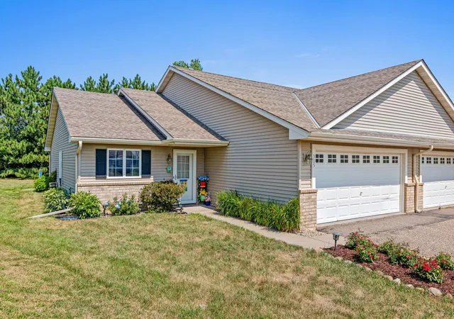Photo 3 of Townhouse for sale at 305 Wildwood Cir, Roberts, WI 54023 | MLS# 7111827 | Listing updated on 2026-09-28