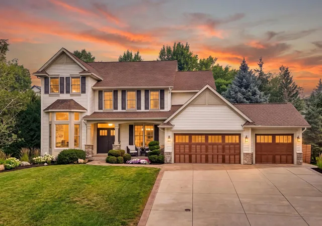 Photo 1 of Sale Pending at 19044 Inndale Dr, Lakeville, MN 55044 | MLS# 7111834 | Listing updated on 2026-07-31