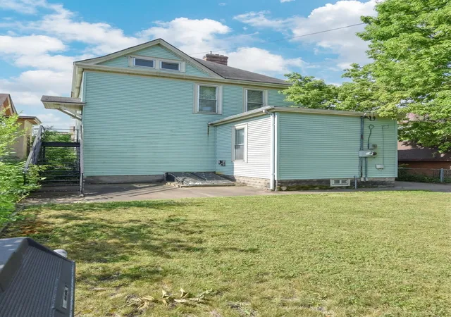 Photo 2 of Sale Pending at 715 Margaret St, Saint Paul, MN 55106 | MLS# 7111835 | Listing updated on 2026-08-19