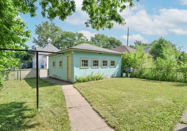 Photo 3 of Sale Pending at 715 Margaret St, Saint Paul, MN 55106 | MLS# 7111835 | Listing updated on 2026-08-19