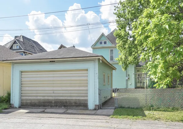 Photo 3 of Sale Pending at 715 Margaret St, Saint Paul, MN 55106 | MLS# 7111835 | Listing updated on 2026-08-19