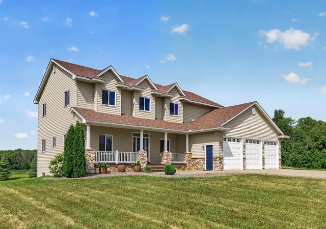 Photo 2 of Single family home for sale at 6040 Woodland Trl, Loretto, MN 55357 | MLS# 7111873 | Listing updated on 2026-08-24