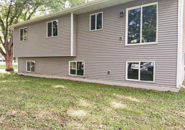 2nd image of 1930 Prospect Dr Ne, Saint Cloud, MN 56304 | MLS# 7111912
